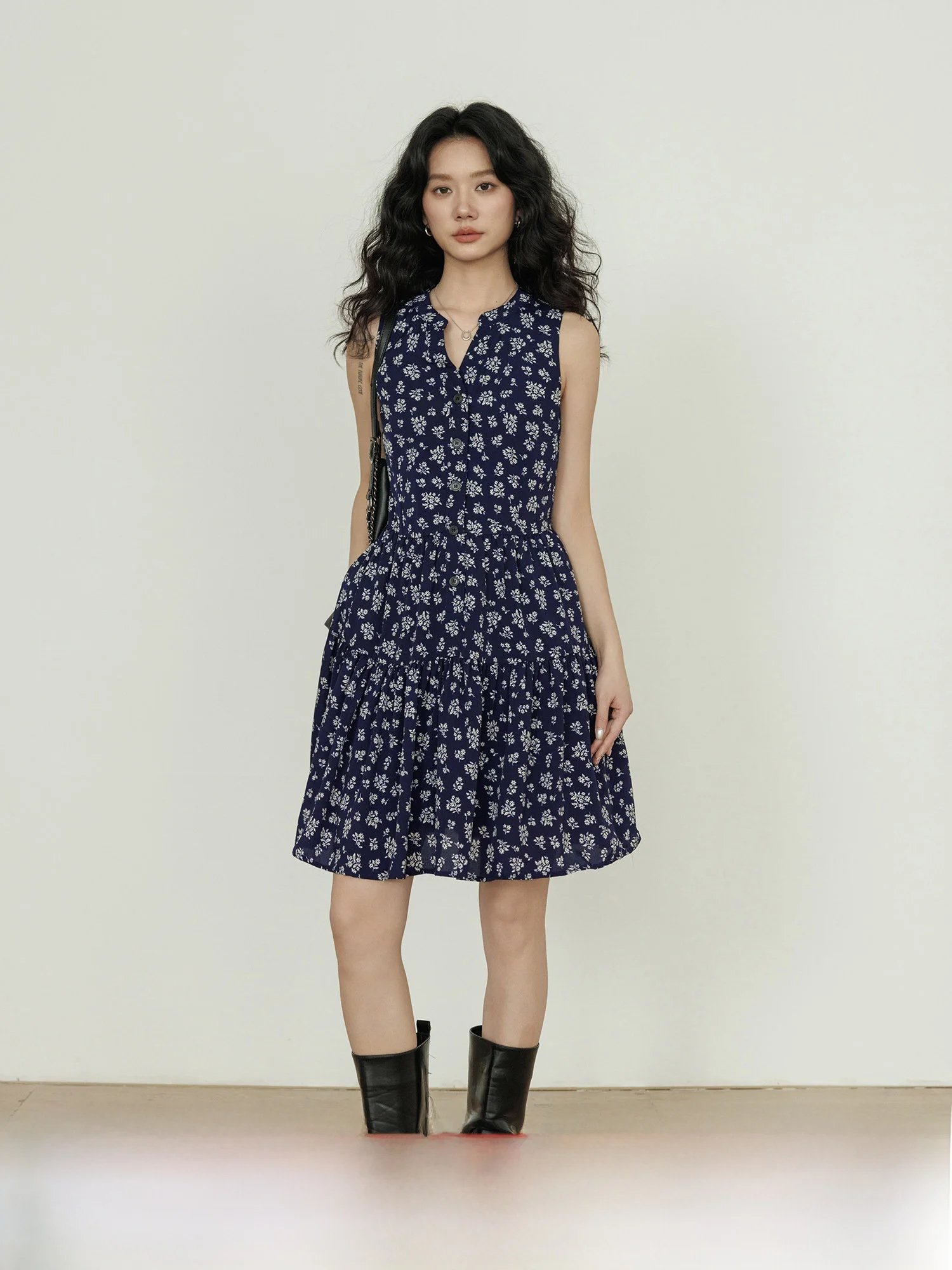 

Summer V-Neck Print Sleeveless Vest Dress Women Slimming Shirt Dress 2026 New Elegant Short Skirt Casual Style A-Line Skirt