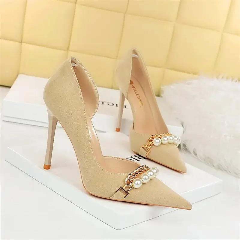 2024 New Fashion Pearl Chain Office Women Pumps Black Flock Side Hollow High Heel Pointed Toe  Party Dress Single Shoes