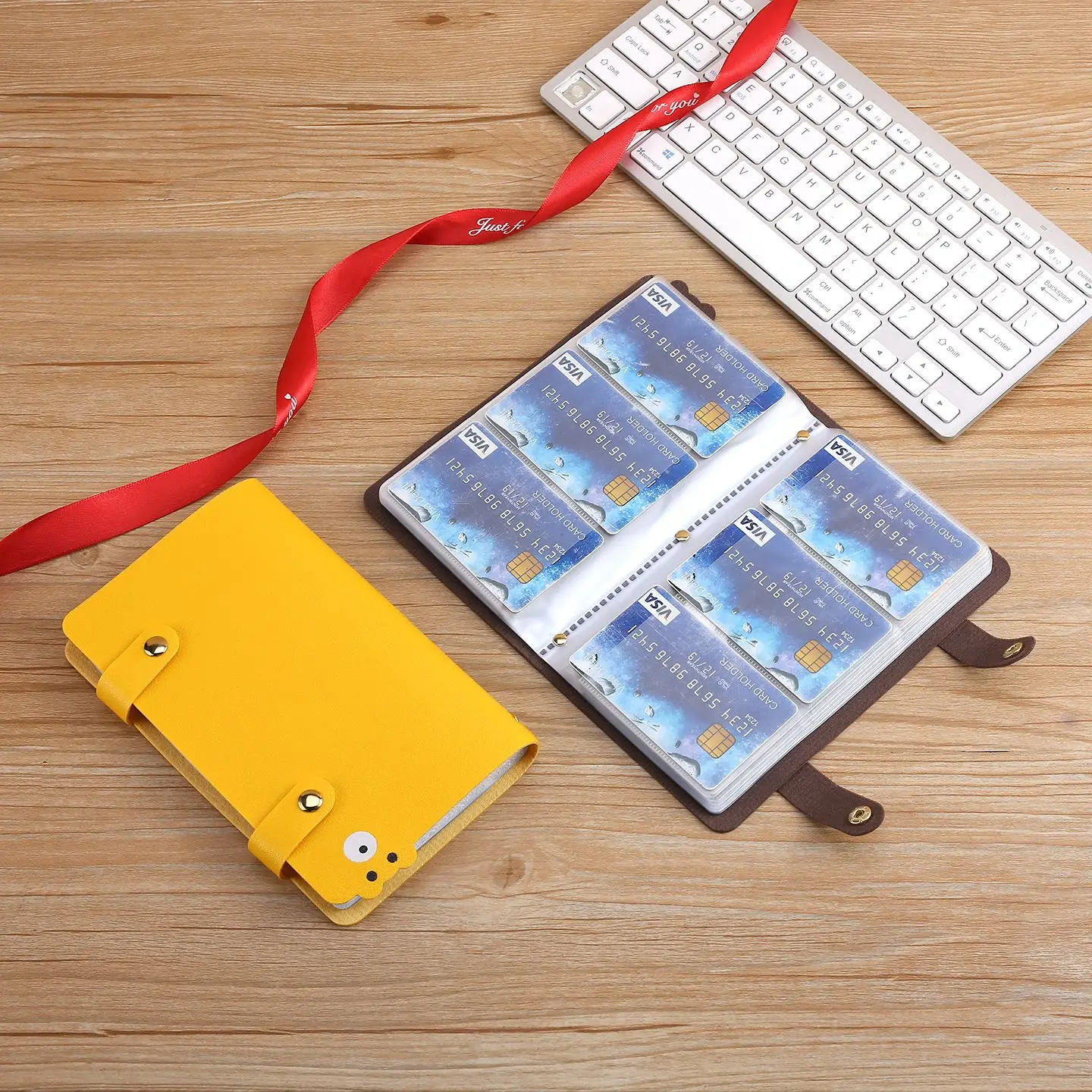 Bank card holder protection case, suitable for both men and women, multi-slot PU leather cute bear card holder