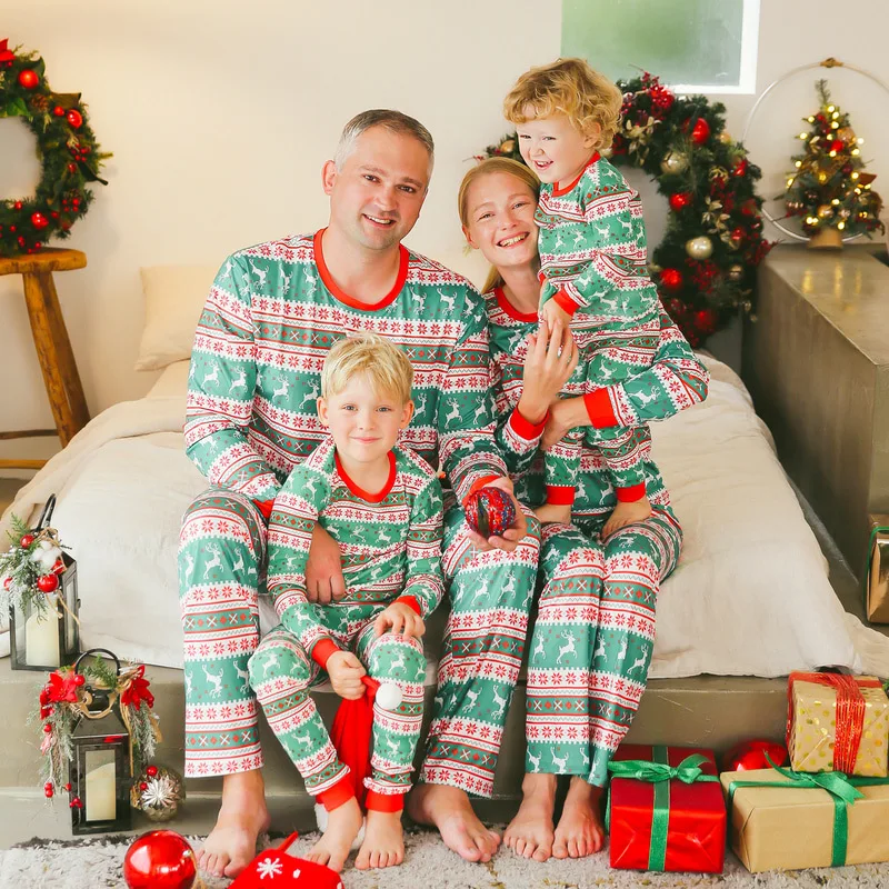 

Family Pajamas Set for Grandpa Grandma Dad Mom Daughter Son Christmas Matching Clothes Outfits Baby Romper Adult Kids Print Suit
