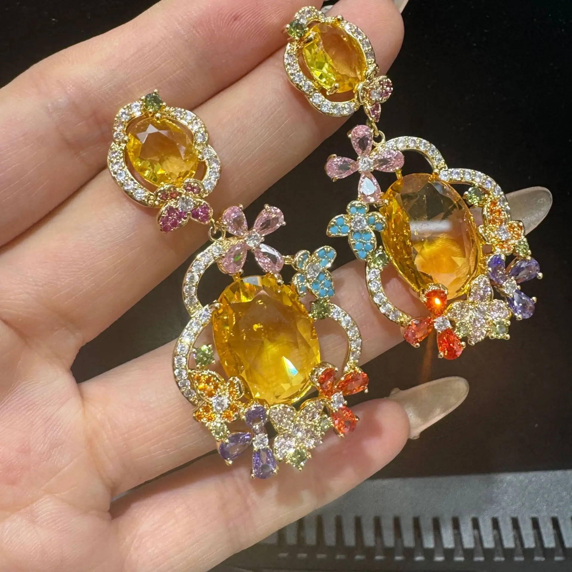 

New fashion romantic zircon micro-encrusted earrings niche s925 silver needle light luxury high-end earrings fashion commuting
