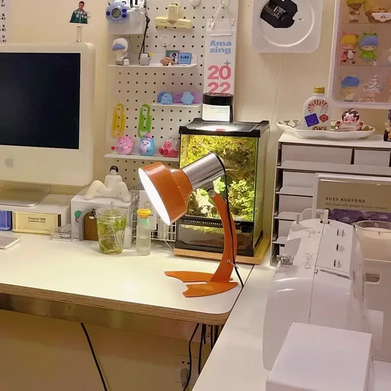 

Nordic Ins Vintage Fish Tail Table Lamp - Bright Orange Designer Light for Bedroom & Study