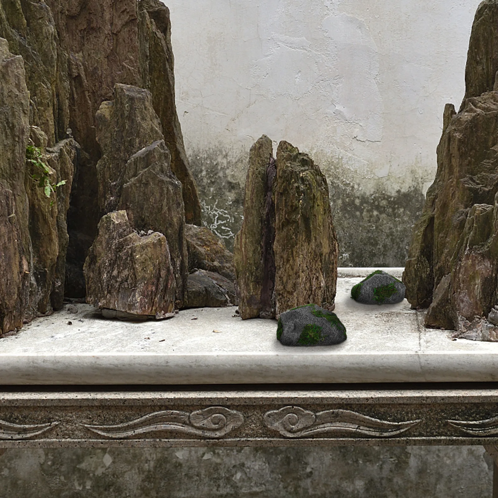 

2Pcs Realistic Artificial Rocks Lightweight Durable Fake Stone Yard Decorations for Garden Landscaping Bonsai Terrarium Fish