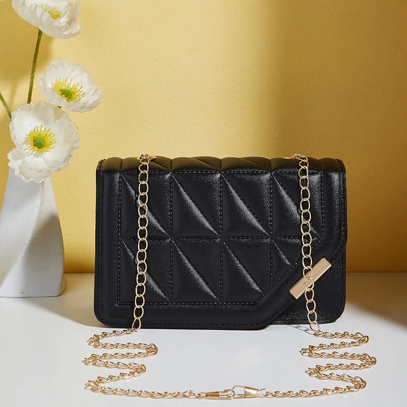Klassische schwarze gesteppte Umhängetasche für Damen, stilvolle Umhängetasche mit Kettenriemen, vielseitig einsetzbar für elegante, lässige und formelle Anlässe – Detail 2