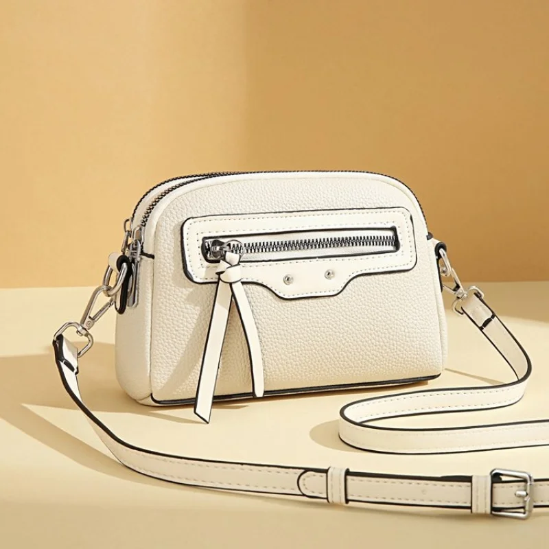 

High End Vintage Inspired Tote Bag For Ladies Made From Leather With An Elegant And Trendy Finish