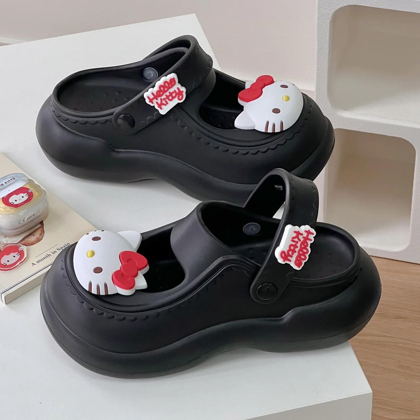 

Sanrios Hello Kitty Women's Cool Slippers Summer Sweet Cute Girl Slip-Resistant Thick Sole Outdoor Hot Spring Beach Shoes New