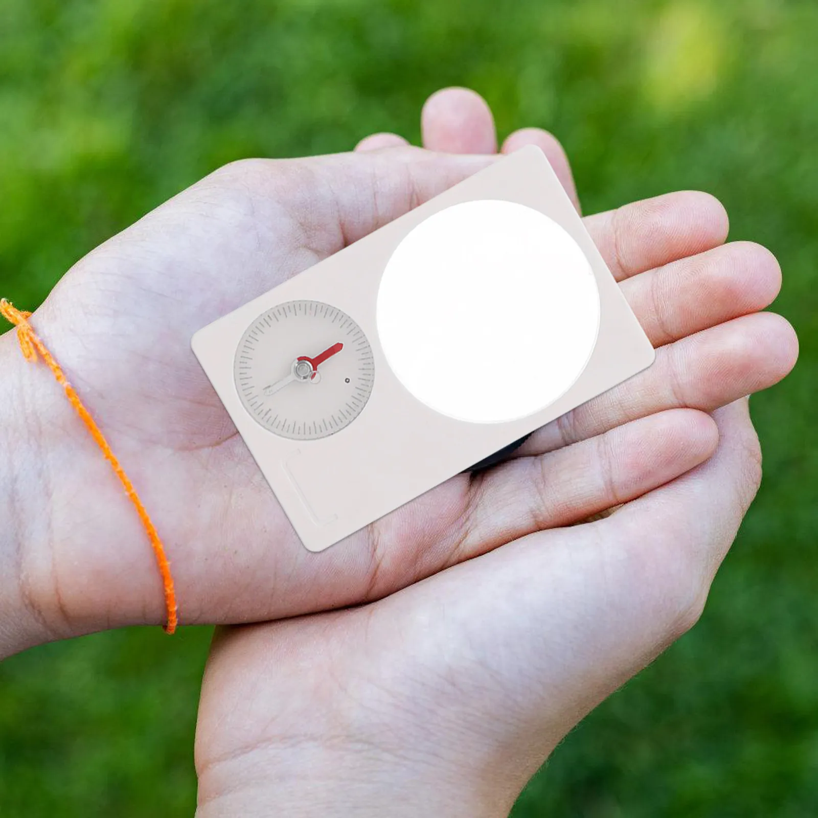 

Белый компас 2-в-1 с лупой: компактный инструмент для навигации на природе, для походов, кемпинга, туризма, выживания, портативный