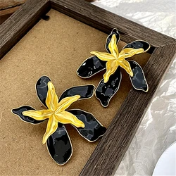HUANZHI Vintage Colorful Big Flower Enamel Stud Earring for Women Personality Dripping Oil Fashion New Year Jewelry 2023 Spring