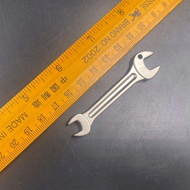 1/6 Mini Metal Wrench Pliers Shelf Halter Apron With Aging Effect Studio Toolbox Maintenance Accessories For 12in Action Figure