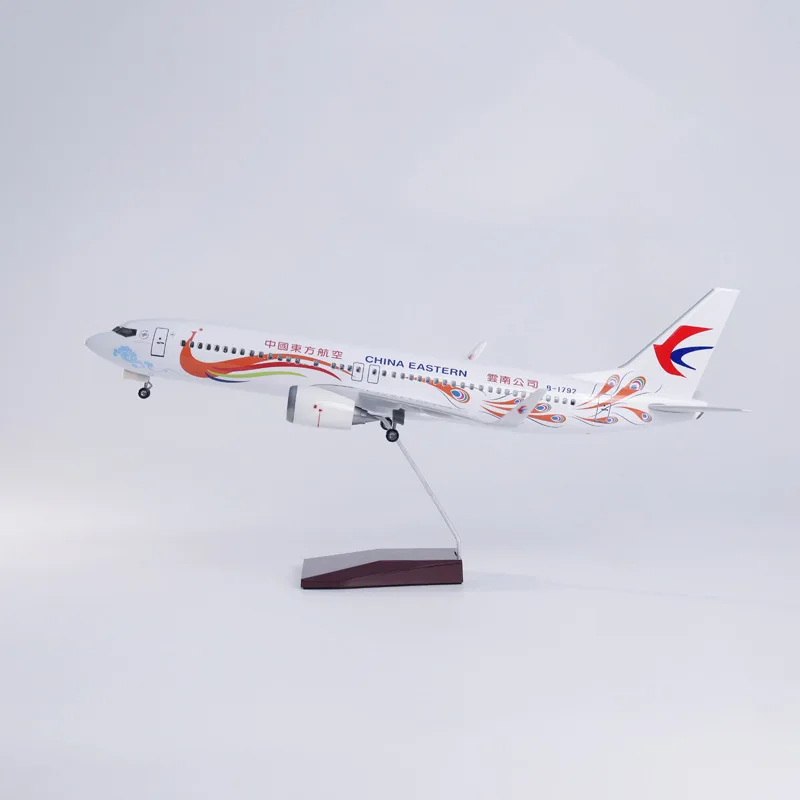 47cm 1/80 Scale Aircraft China Eastern Airways B737-800 Airplane Model Peacock Painting Plane Resin Diecast With Lights Souvenir