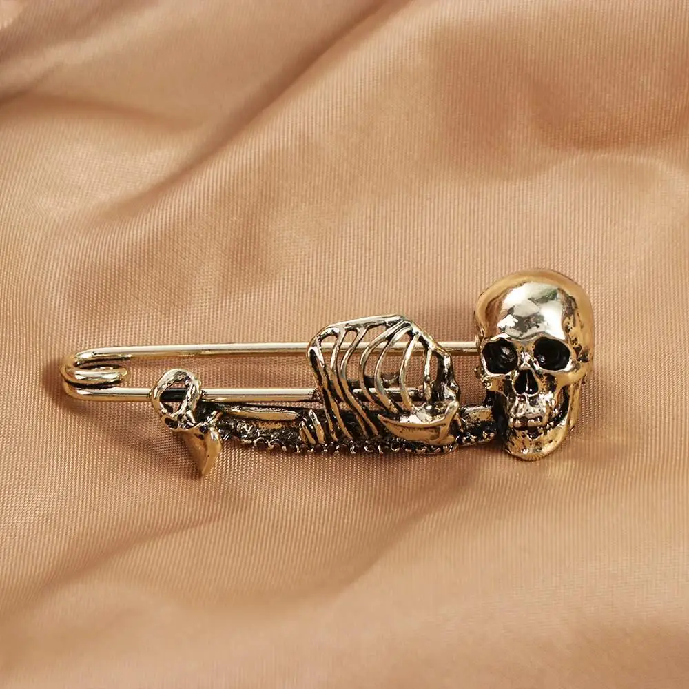 Vintage Halloween Skeleton Brooch Punk Style Creative Retro Skull Pin Personality Safety Gothic Skull Badge Lapel Pin Women