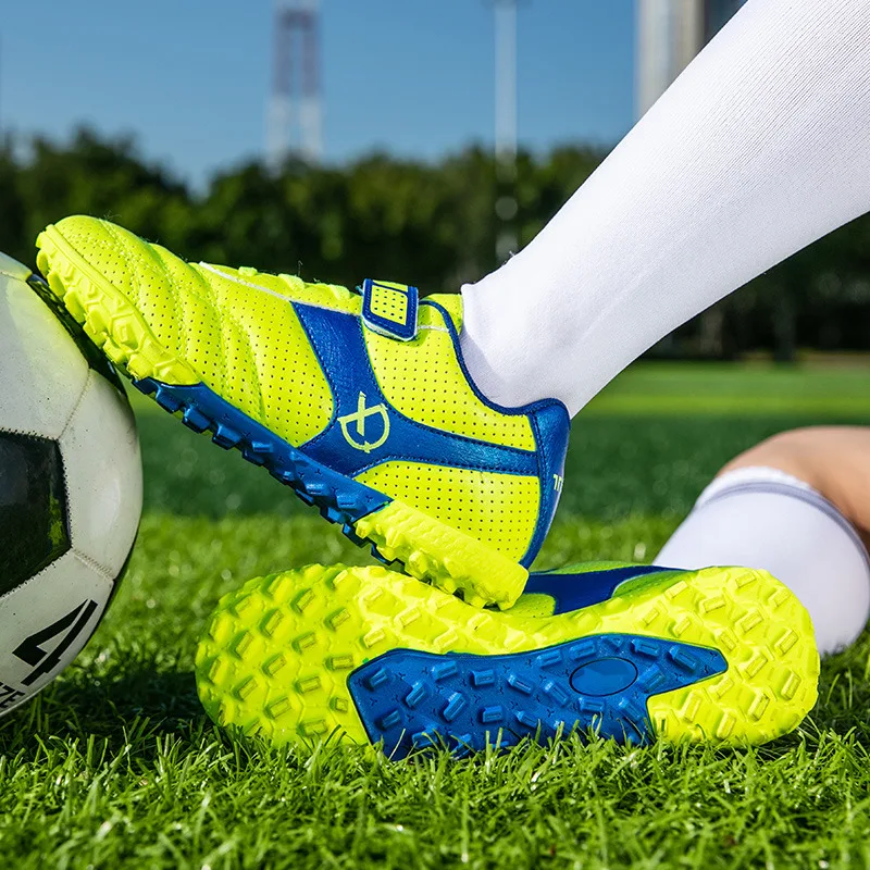 

New Design Pink Children Football Sneakers Size 27-38 Indoor Turf Soccer Shoes Kids Hook-loop Professional Futsal Training Shoes