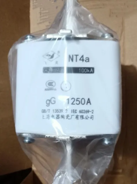 Fusíveis: RT17 NT4 800A, 500V, 120KA, GG, RT17, NT4, 1000A, 400V, NT4a, 800A, 690V, NT4a, 1000A, 1250A, 1600A, 690V