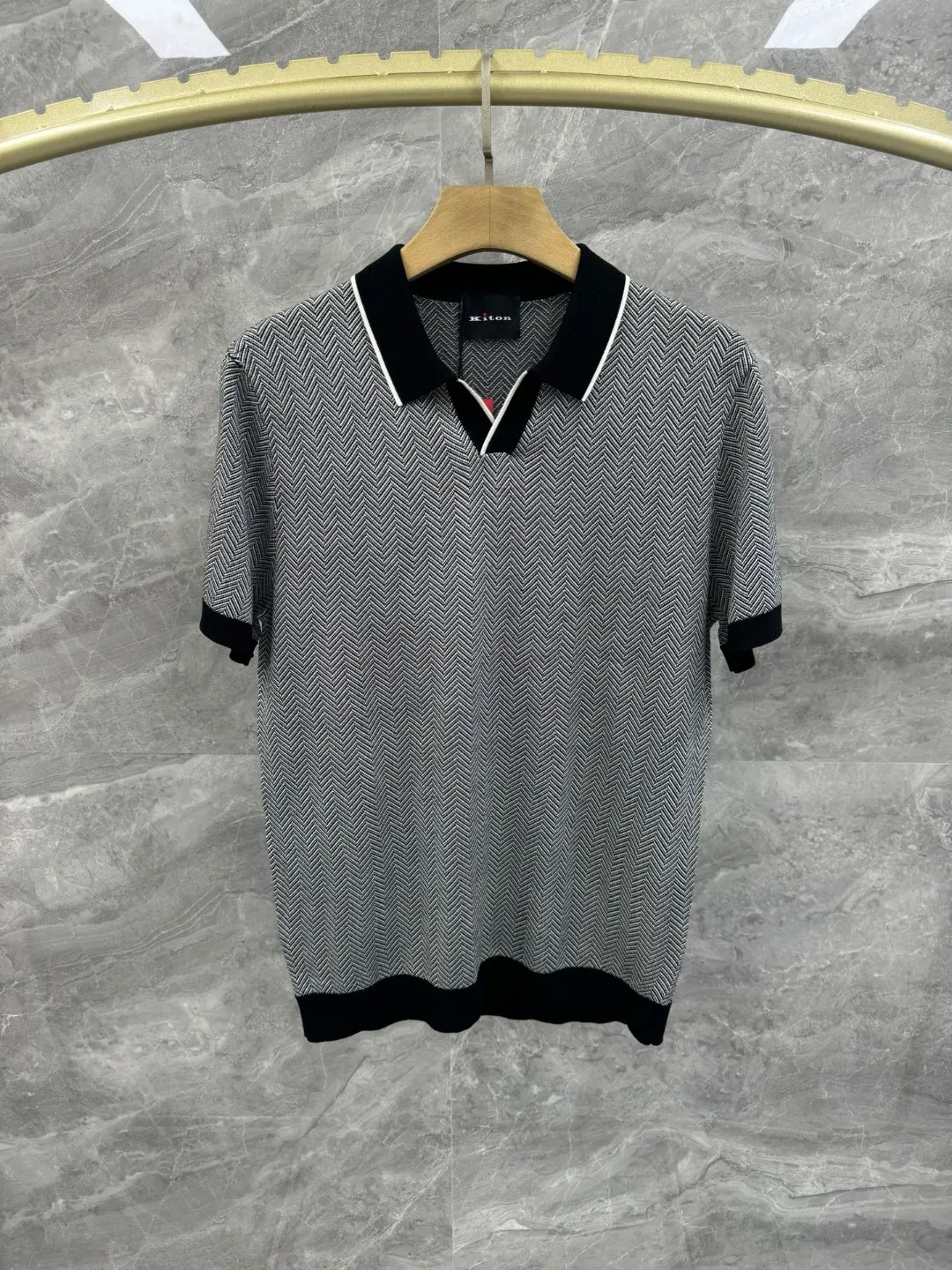 

Kiton, итальянская, европейская и американская, старые деньги, ветер 25, летняя рубашка-поло из смешанного шелка с короткими рукавами и лацканами, деловая повседневная рубашка-поло