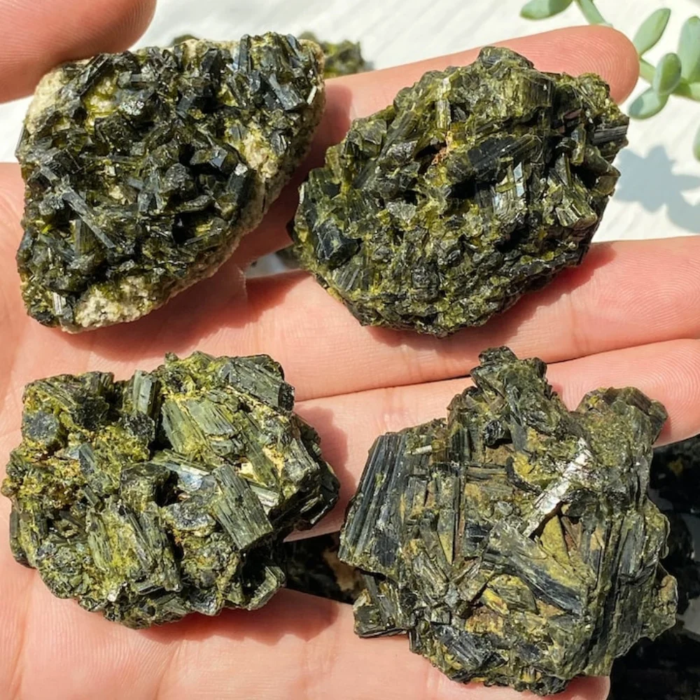 250g Green Tourmaline Specimen Raw Stone Epidote Healing Crystals Clusters Spiritual Mineral Specimen Collect for Decoration
