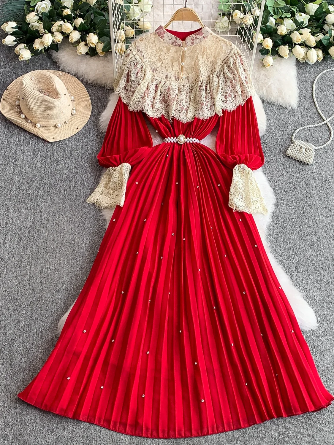 Vestido de Gala E com Gola Alta e Renda, Luxuoso com Bordado Pesado e Detalhes em Diamante, Cintura Ajustável e Psado