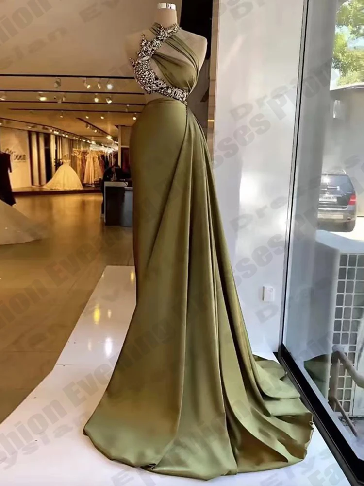 2026 Wunderschöne Damen-Abendkleider aus Satin mit hohem Kragen, ärmellos, mit Spitzenapplikationen, Prinzessinnen-Ballkleid, maßgeschneiderte elegante Kleider