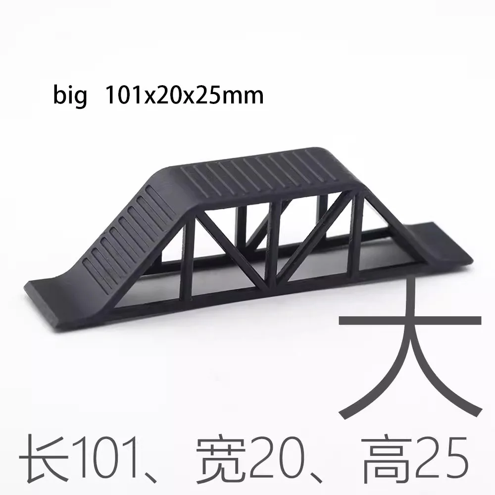 Orlando Hunt Models Mood Pieces Climbing Car Barricade 1:32 24 Plastic Frame Road Block