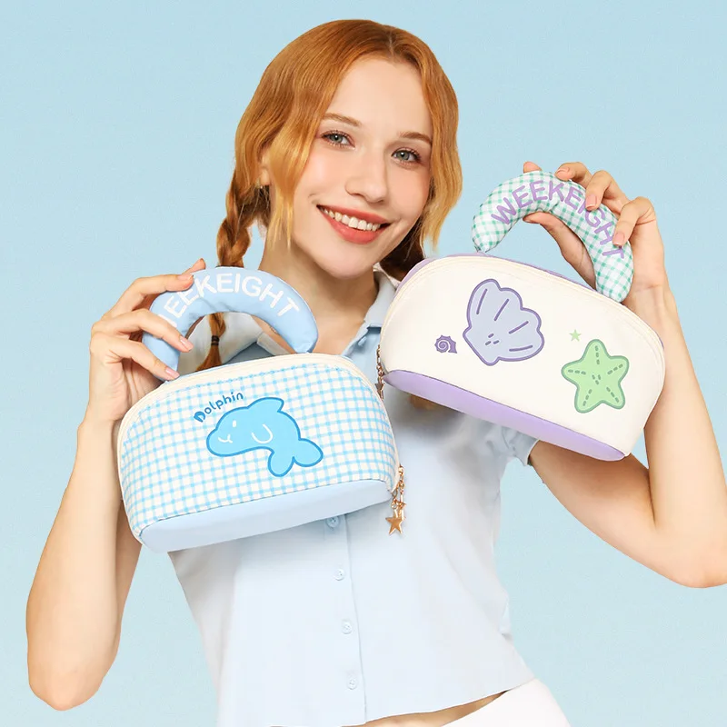 

Женская бархатная косметичка, мультяшная дорожная сумка для хранения туалетных принадлежностей, портативная и многослойная милая сумка для туалетных принадлежностей