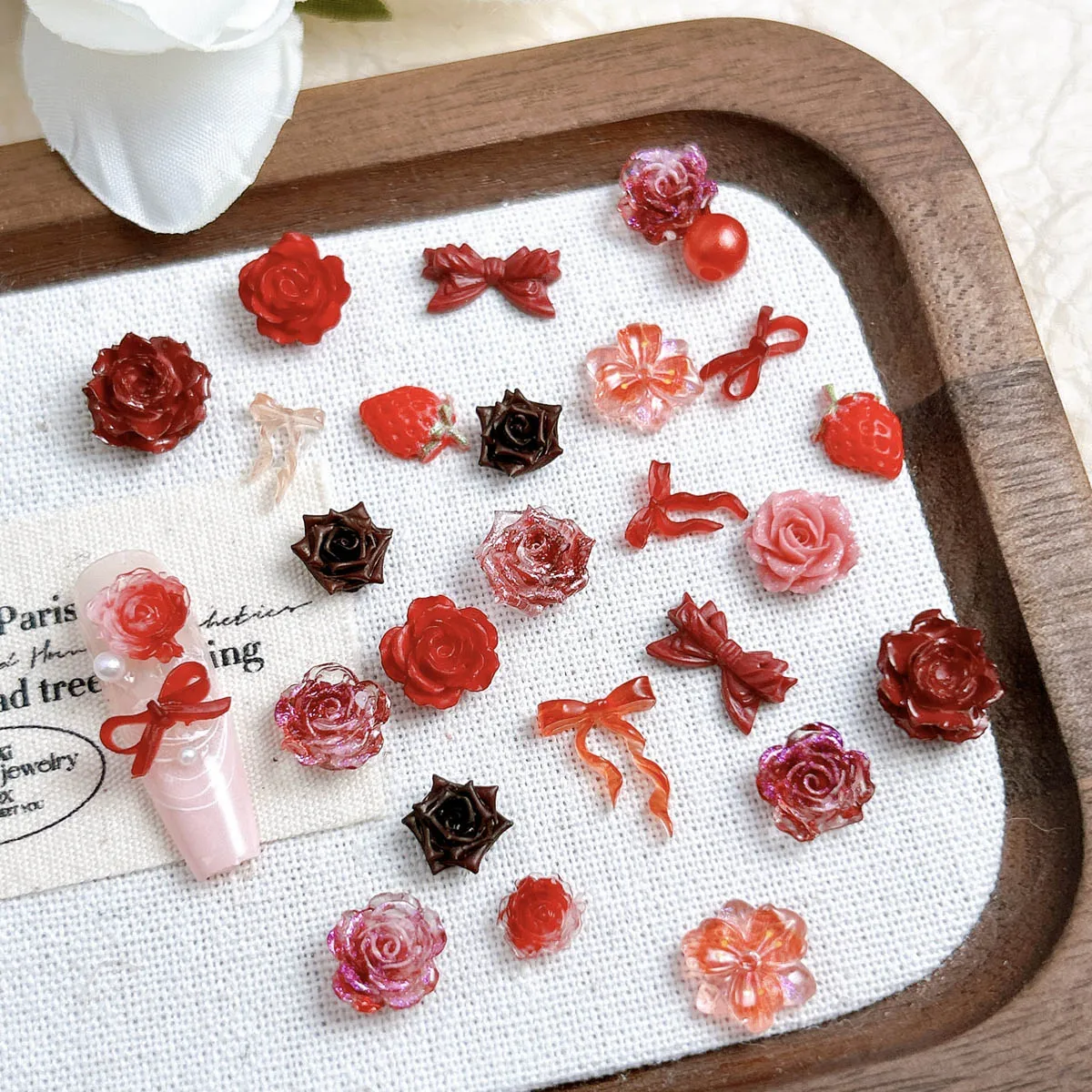 Transparante glanzende golfboog Camellia hars Nail Art decoraties Creatieve gesimuleerde aardbeiblad nagelbedels DIY nagels ambachten