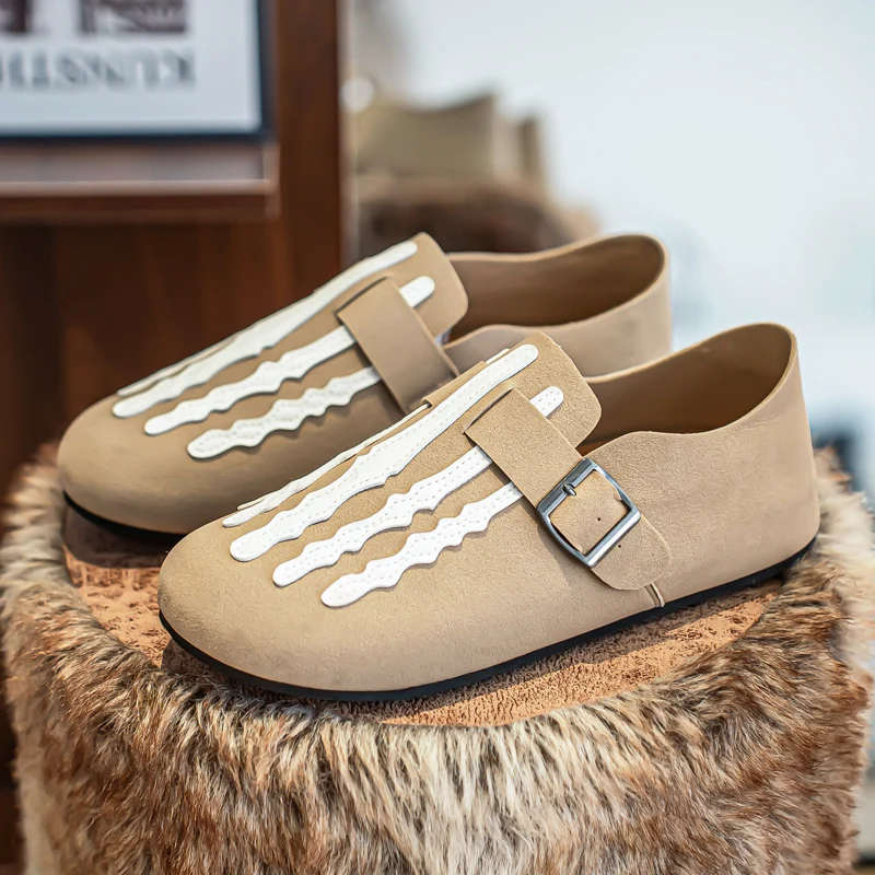 

Женская обувь универсальна и повседневна, с мягкой подошвой. Ленивые люди могут сочетать их с лоферами.