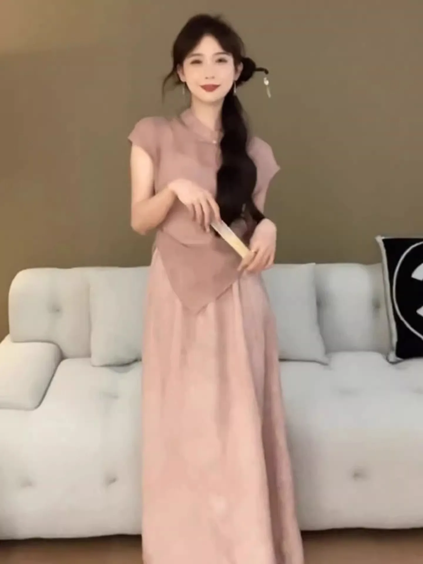 Bluzka z stójką, elegancka, sportowa, swobodna, jesień 2025, jednolity kolor, krótki rękaw, wersja koreańska, prosty krój.