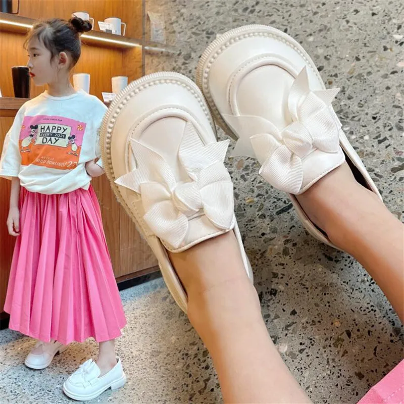 Chaussures en cuir verni de style anglais pour petites filles, chaussures de princesse pour enfants, bouche peu profonde, robe, noir, nœud mignon, 2023