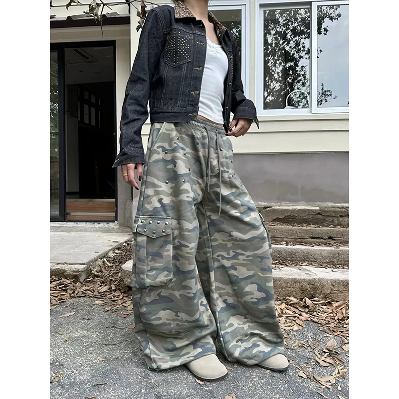 YIBASHU Women Baggy Camouflage Pants Oversize Sweatpants Cargo Pants Harajuku Japanese 2000s Style Y2k Vintage Rivet Trousers