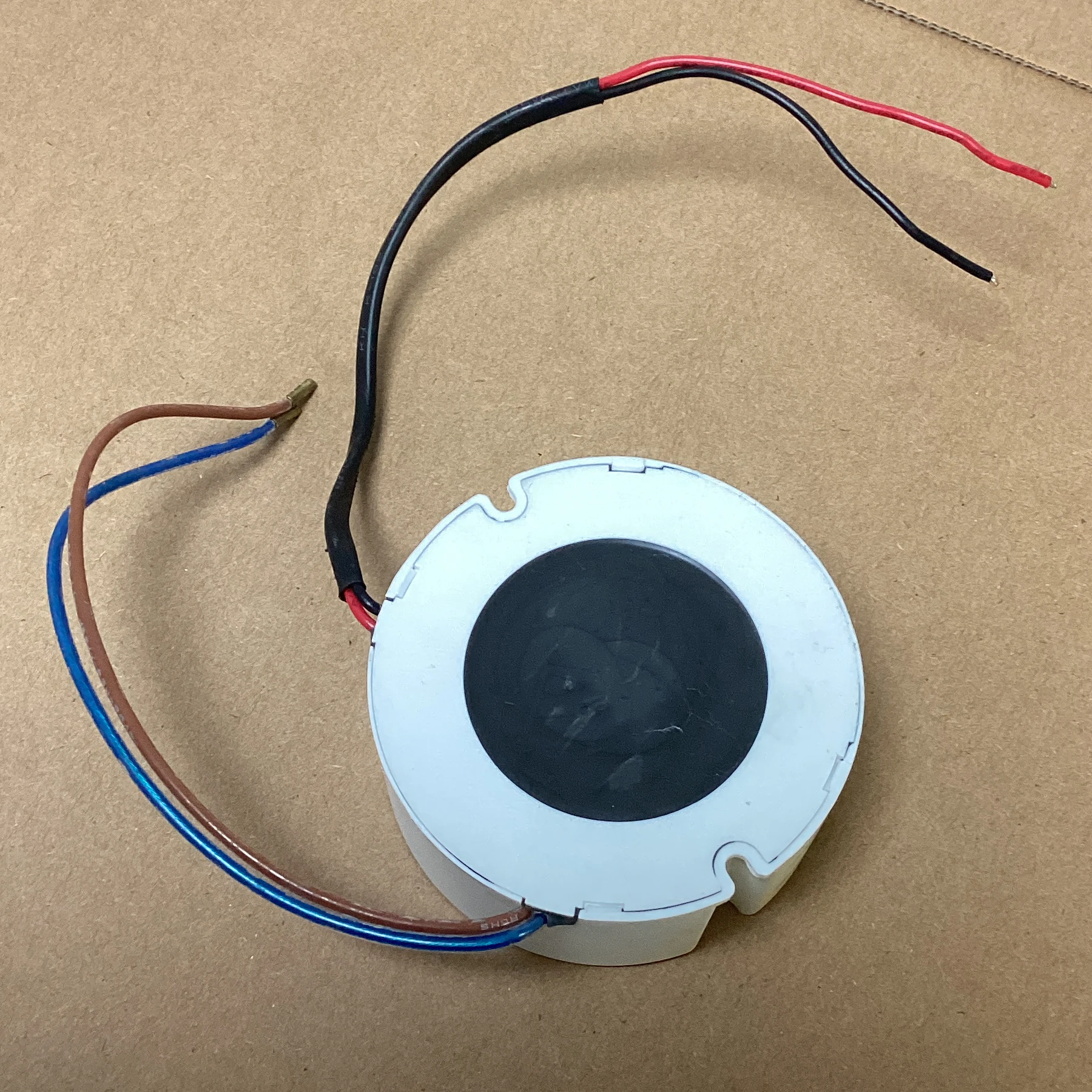 Eaglerise 30W 700mA Round LED Driver No Flicker-Quiet Operation Constatant Current LED Transformer for Suface Mount Lights