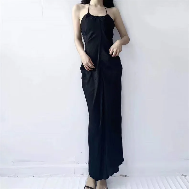 2025年夏新作　サテンホルターネックサスペンダーワンピース　スイートクールガール　ホリデーブラック　ハイウエストシック　スリムロングドレス