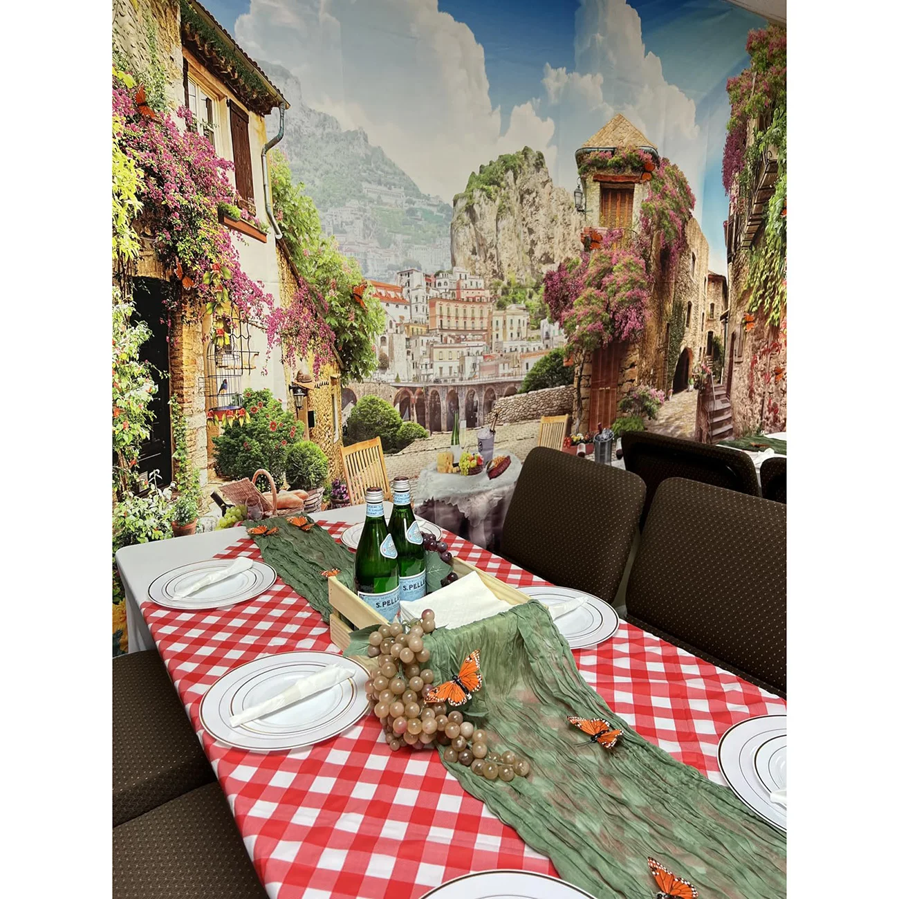 Europe Ancient Old City Italy Photography Backdrop Tuscany Spring Floral Scenery Street Cafe Restaurant for Italian Party Decor