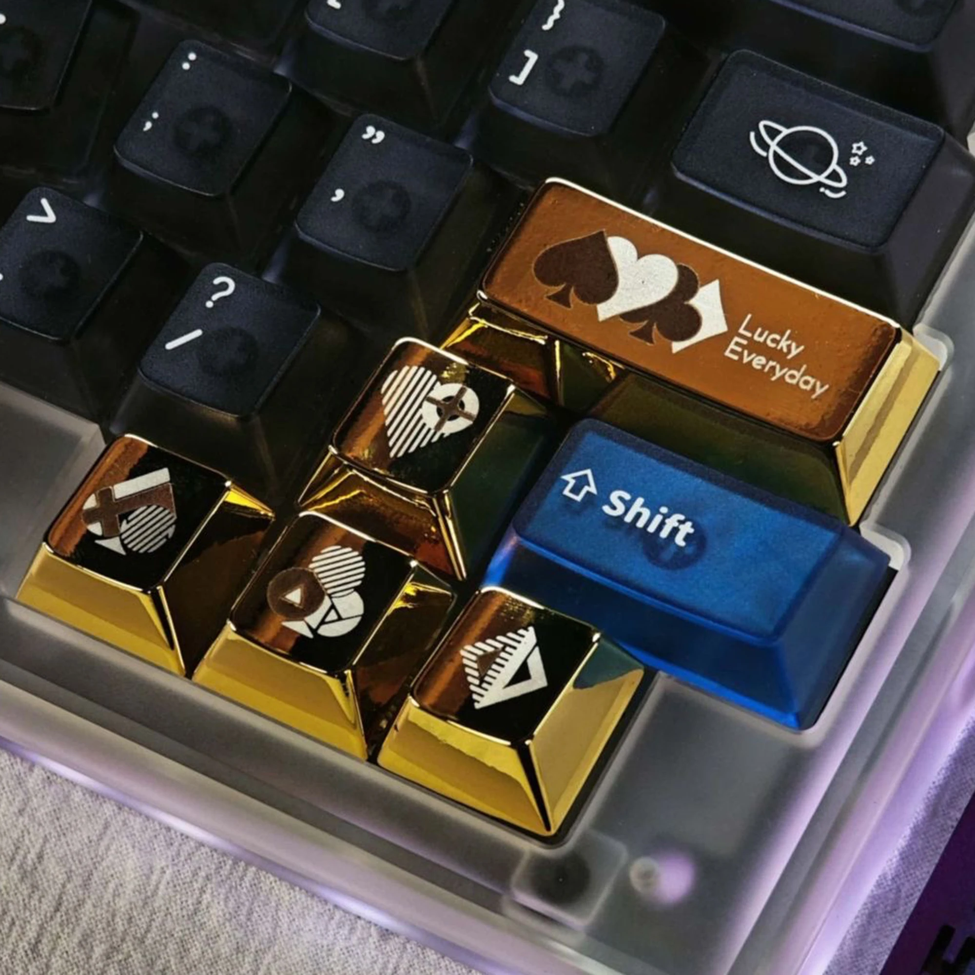 teclas-personalizadas-em-metal-dourado-com-tema-de-cartas-de-baralho-teclas-de-setas-Unicas-para-entrada-de-225u-keycaps-cherry-personalizados-para-teclados-mecanicos-mx