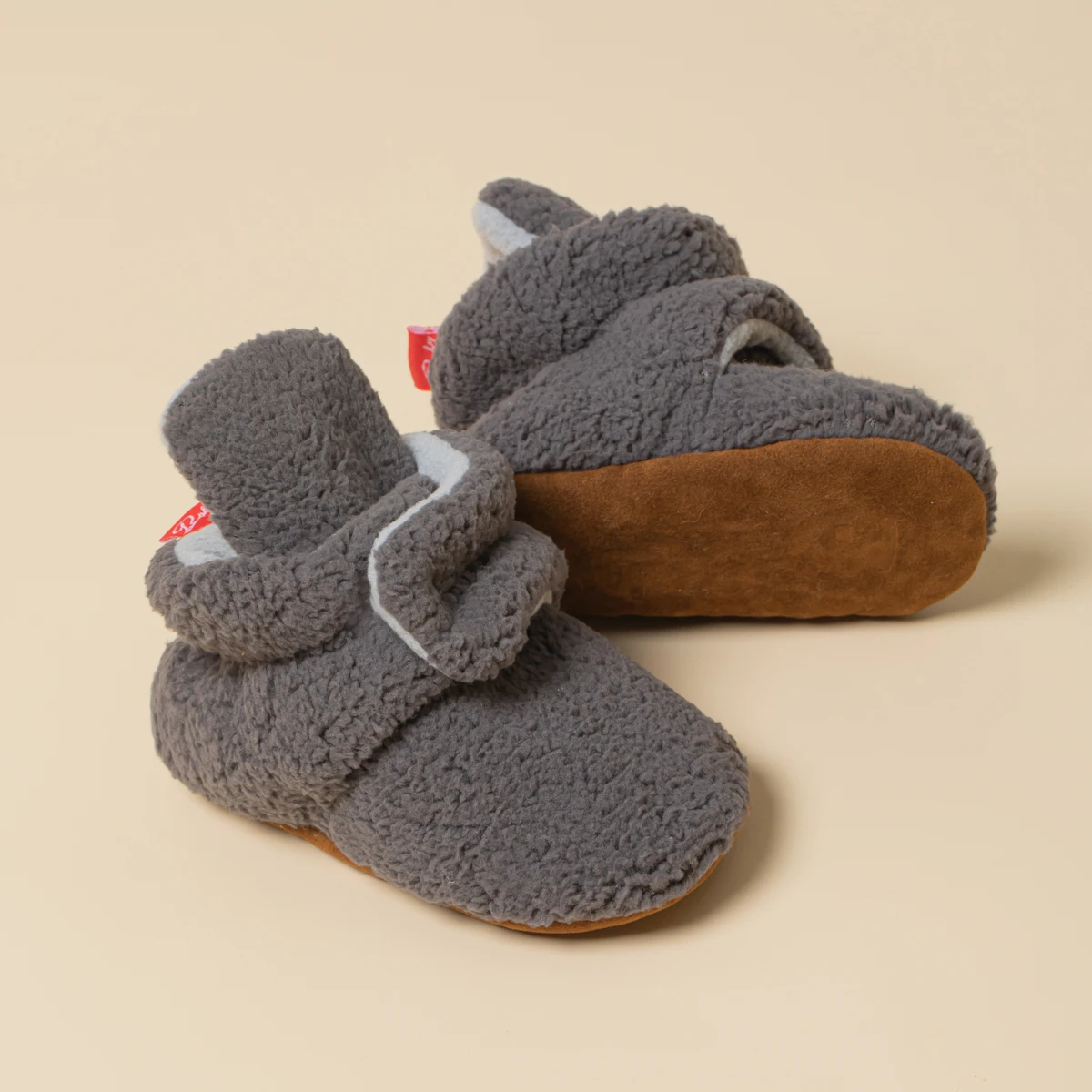 Nuove scarpe da bambino invernali stivaletti elementi classici Fluff caldo antiscivolo primi camminatori scarpe da culla per neonati stivali da neve in cotone