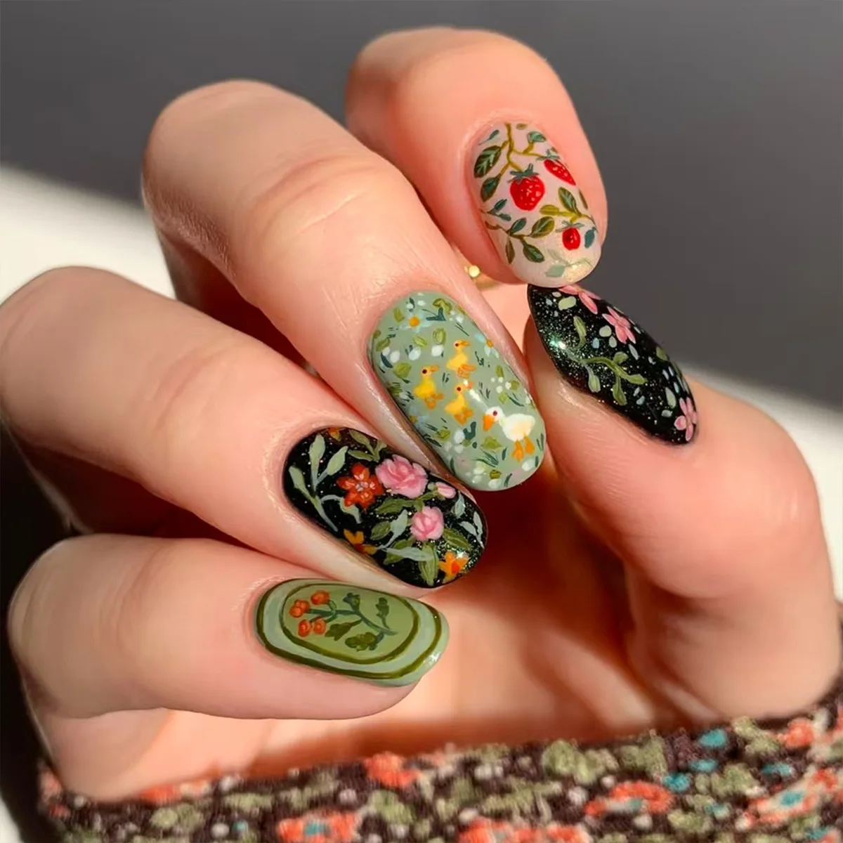 

24pcs Press on Nails Almond Flower Painted Duck Full Coverage Nail Tips for Women&Girl Removable Wearable False Nail Daily Wear