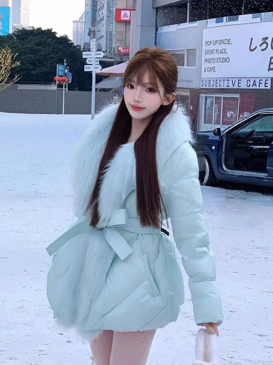 

Luxury White Du down Jaet with Belt Ice Ice Comes Sea Salt aron ort Sle Fur Collar Women's Faion Winter Coat