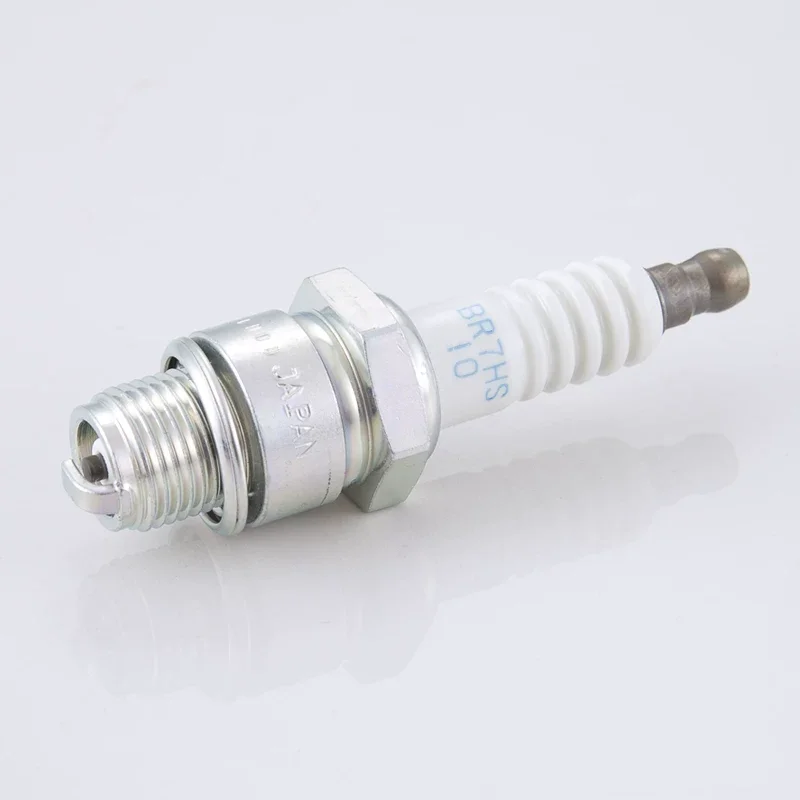 Free Shipping 1 Piece Spark Plug For Yamaha Outboard 2 Stroke Boat Engine Spare 14mm/B7HS-10 Replace BR7HS-10