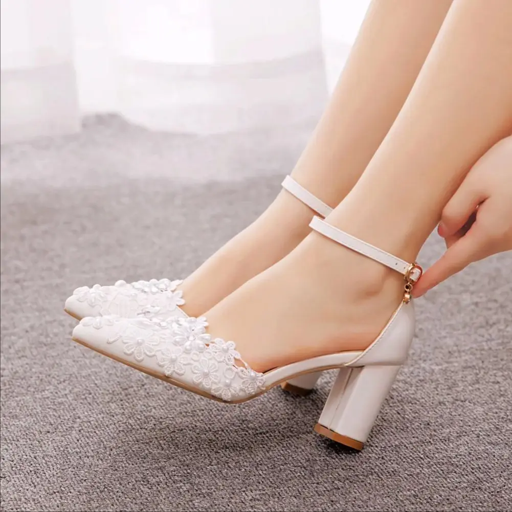 

Summer new pointed white PU pearl rhinestone lace square heel wedding shoes banquet large size thick high-heeled women's sandals