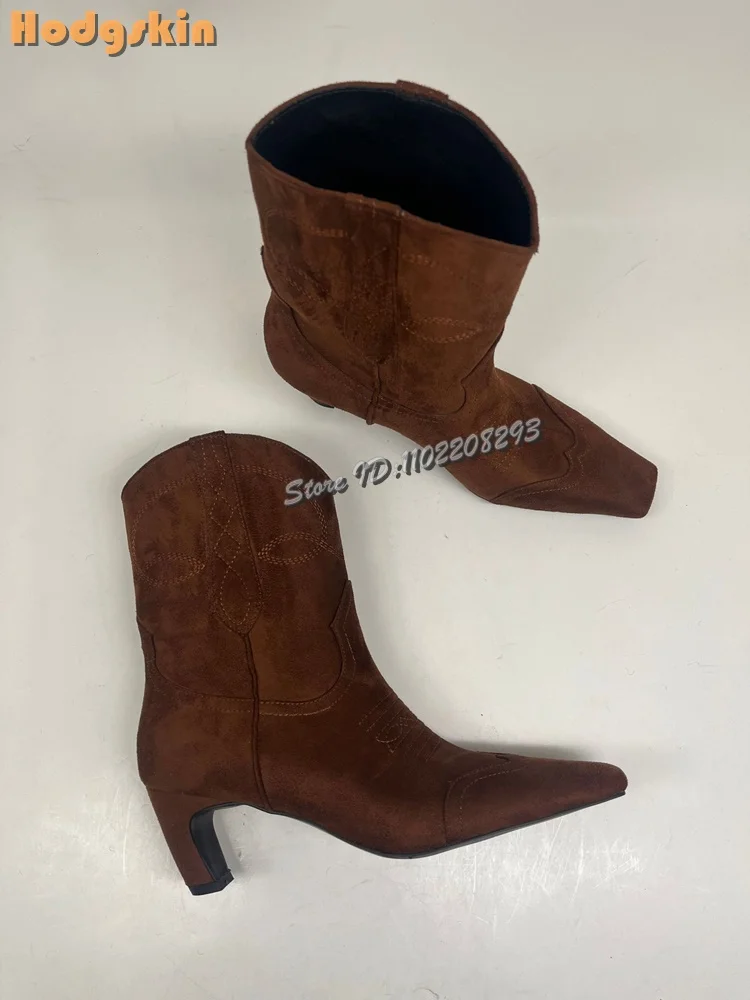Botines bordados con punta cuadrada, botas cortas de vaquero informales esmeriladas de gamuza marrón Retro, nuevos zapatos de mujer de talla grande 2025