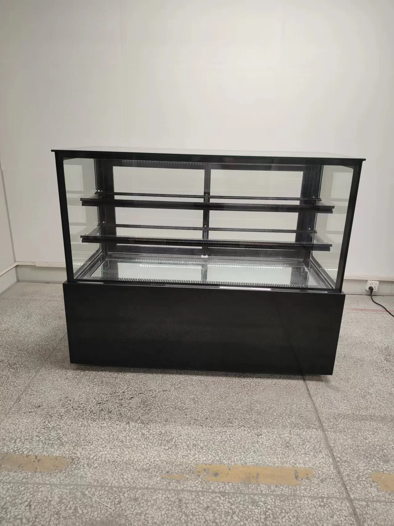 Equipo de refrigeración de mesa fría de congelador de gabinete de exhibición de congelador de pastel de placa pintada