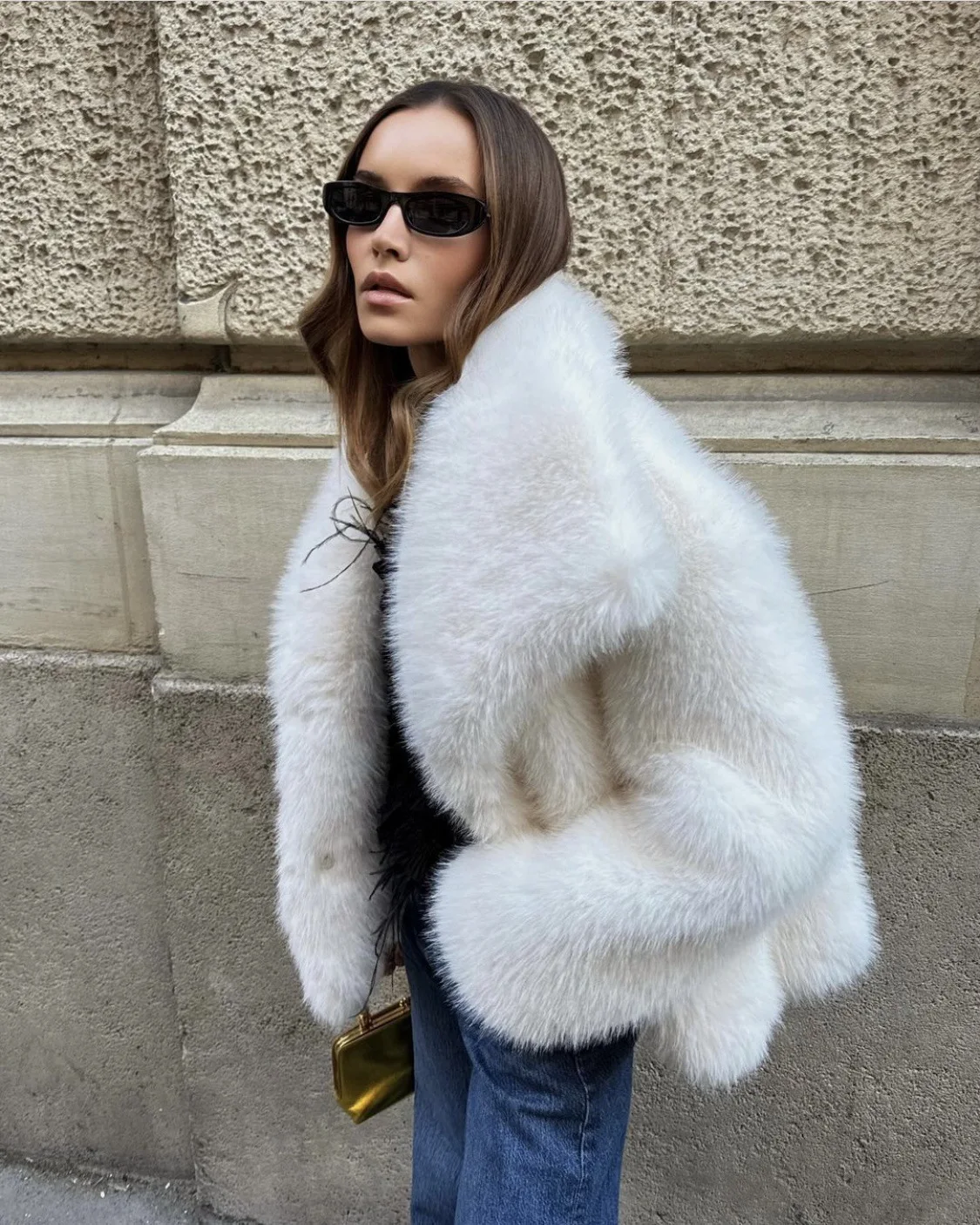 White Lapel Short Faux Fox Fur Coat Women Winter Thick Warm Fluffy Jacket Long Sleeves Artificial Plush Fur Coat Furry Overcoat