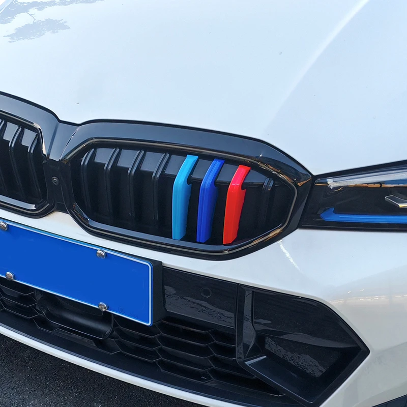 ل 2025-2026 BMW 3 Series G20 شبكة أمامية للسيارة شرائط زخرفية BMW شرائط ثلاثية الألوان ملحقات السيارة الخارجية
