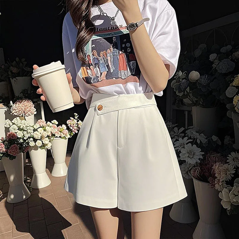 

Белые шорты из костюмной ткани для женщин, новый летний фасон, с высокой талией, повседневные брюки для невысоких, свободного кроя, широкие штанины.