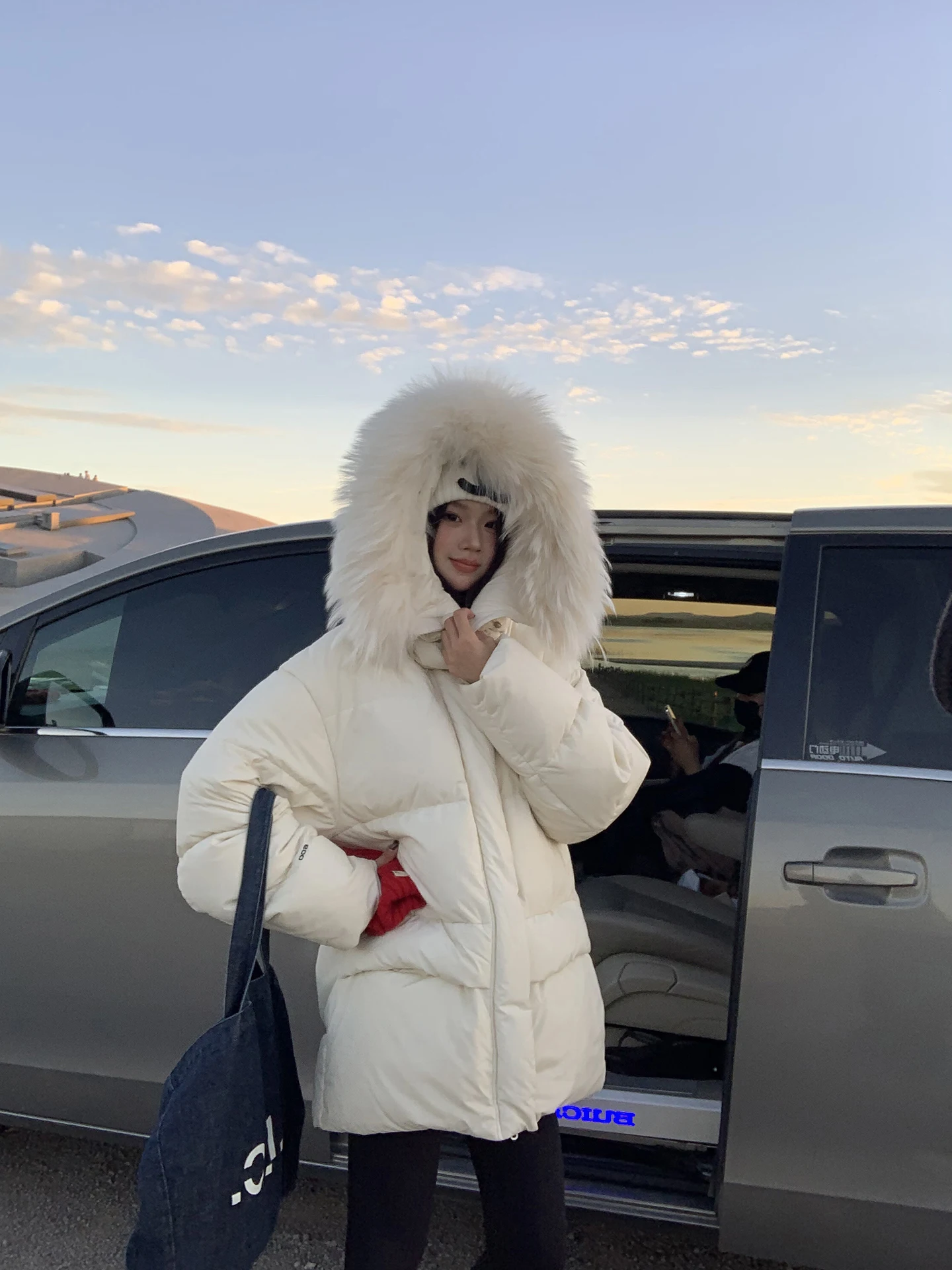 Red Celebri Studio Женская пуховая куртка Jaet Winter Thiened White с капюшоном 90 White Du down Теплая верхняя одежда Длинная молния све