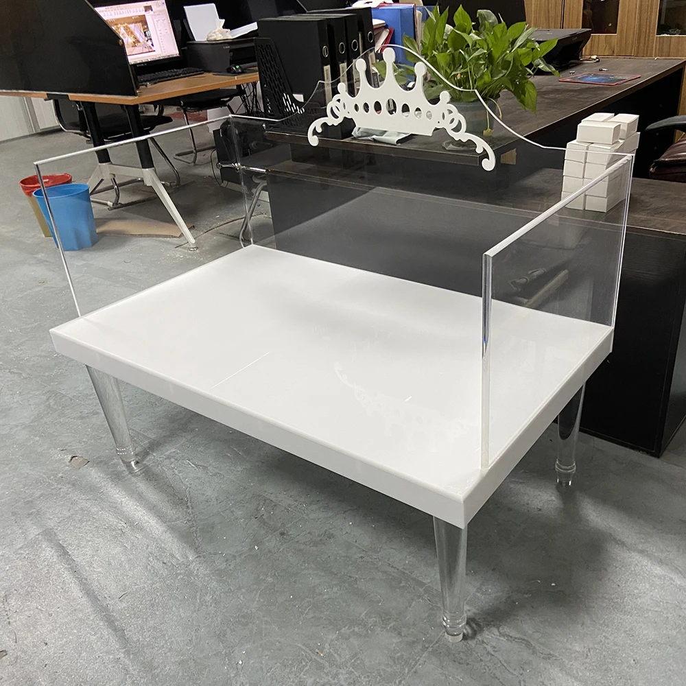 

Modern Clear Rectangle Acrylic Cake Table With Crown Cake Presentation Table