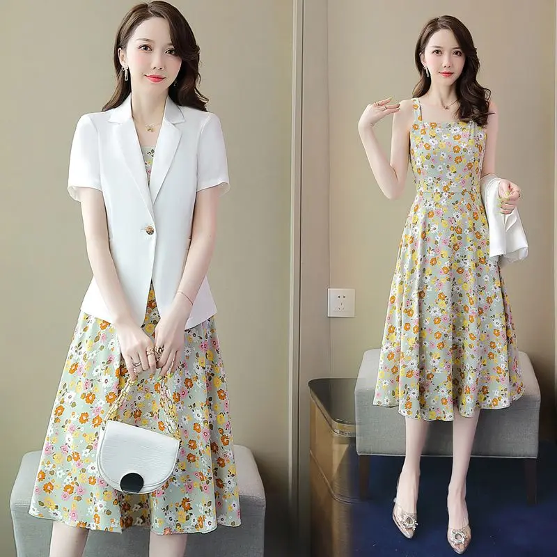 2024 New High End Suit Hanging Strap Fragmented Flower Dress Summer Fresh Fashion Temperament Two Piece Set Slimming Skirt