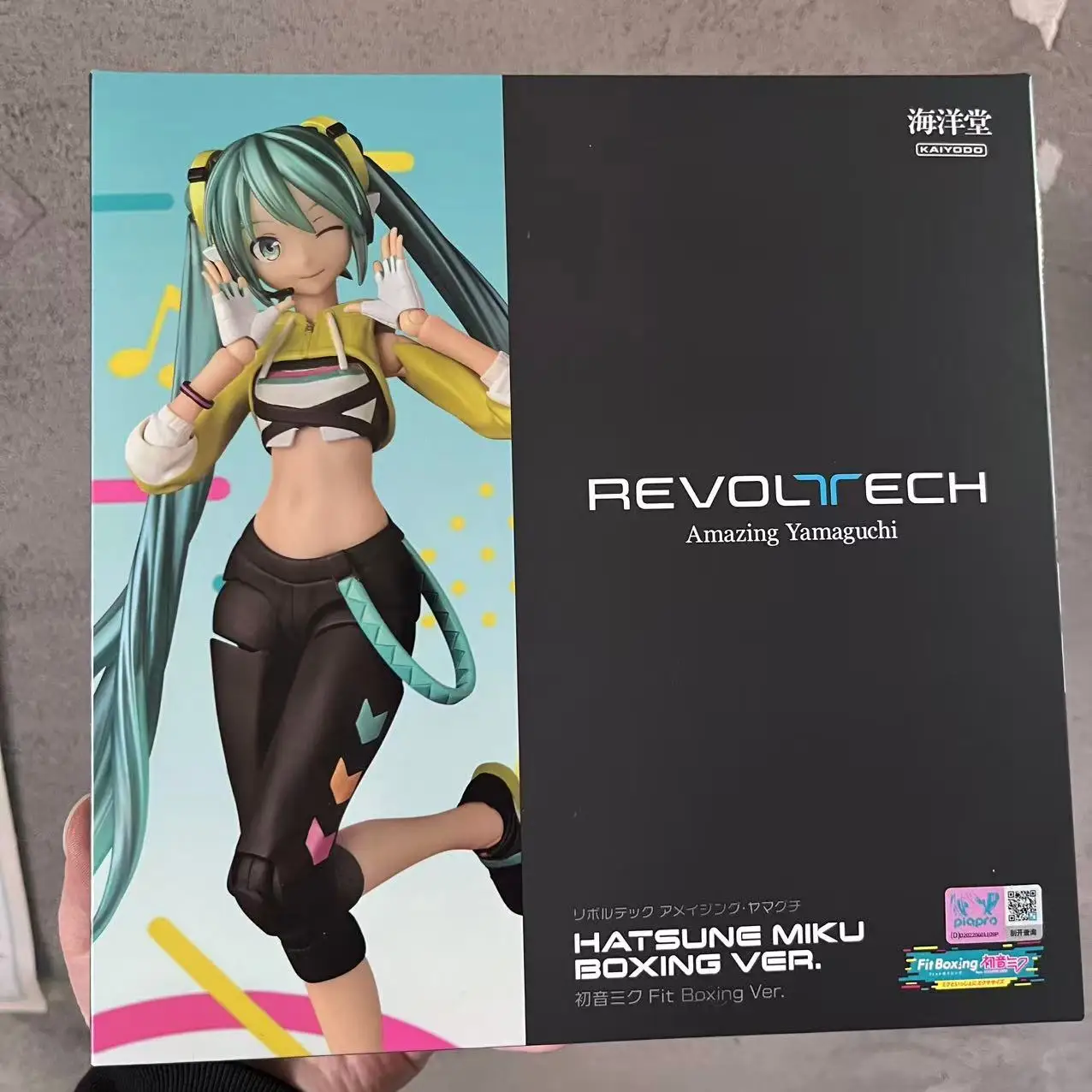 

In Stock Original Kaiyodo Revoltech Amazing Yamaguchi Hatsune Miku Boxing Ver. Action Figures Anime Model Toys Collectible
