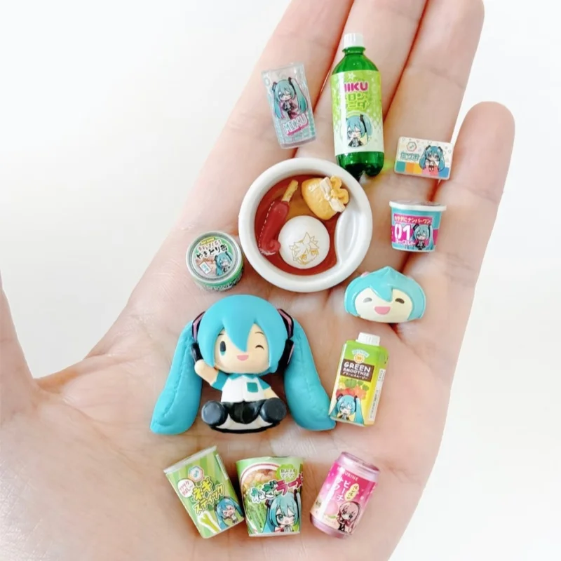 Re-Ment Hatsune Miku Anime Convenience Store Miniature Scenes Blind Box Figures da Collezione in Stock Originale