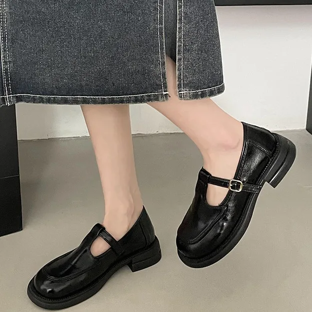 Sepatu kasual wanita sepatu ujung bulat hitam Flats bakiak Platform Modis Oxfords All-Match gaya Inggris Loafers dengan bulu Creepers 2024 Leat