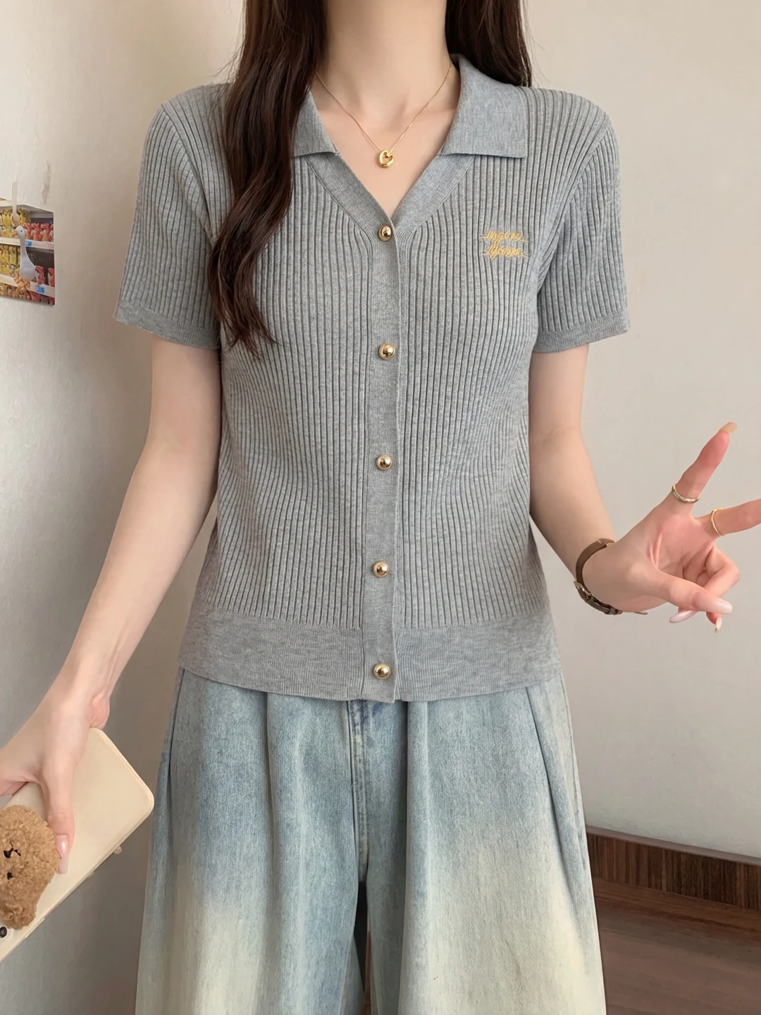 

Gray Shirt Short Sleeve Knitted Casual V-Neck Top for plus Size Women Summer Slimming Comfortable Korean Style Commute