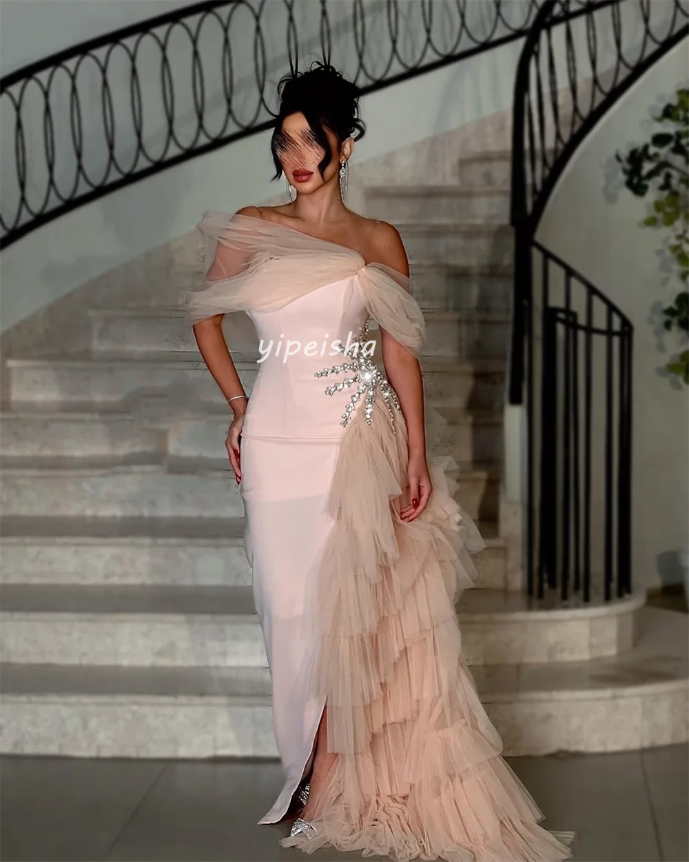 Jersey intrincado personalizado, vestidos largos plisados con diamantes de imitación, corte en A, hombros descubiertos, vestidos para ocasiones a medida, vestidos formales de alta calidad